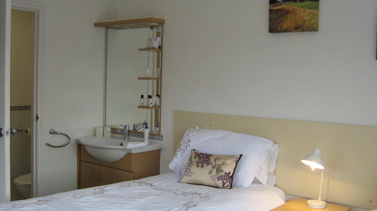 Savannah Bed And Breakfast Virginia Water Esterno foto